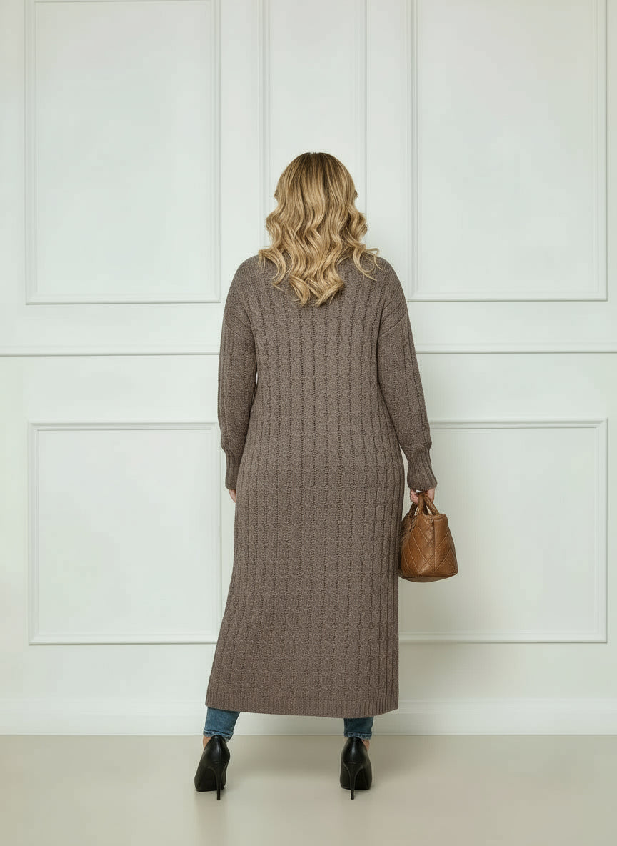 Cardigan long tricoté à poches femme grande taille